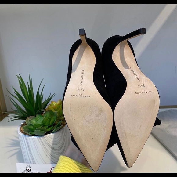 Authentic Manolo Blahnik Black Suede Pumps - Picture 3 of 4